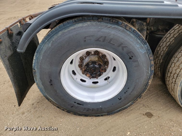 image for item ML9339 2009 Freightliner Cascadia 125  semi truck