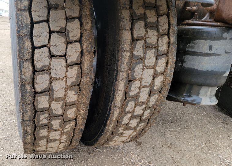 image for item ML9339 2009 Freightliner Cascadia 125  semi truck