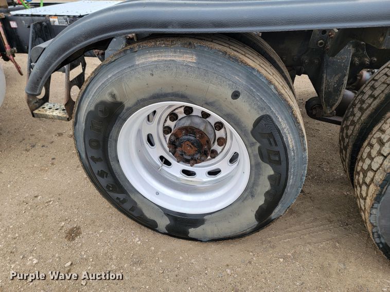 image for item ML9339 2009 Freightliner Cascadia 125  semi truck