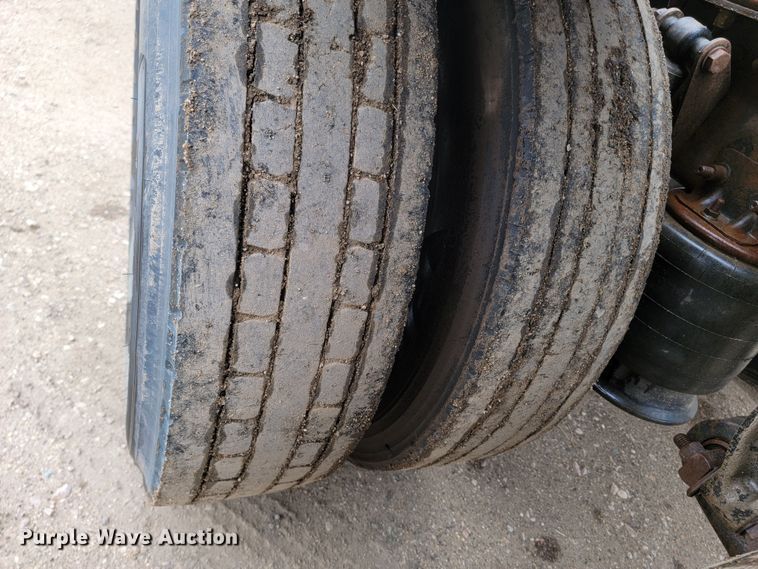 image for item ML9339 2009 Freightliner Cascadia 125  semi truck