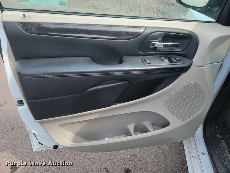 image for item ML9353 2015 Dodge Grand Caravan  van