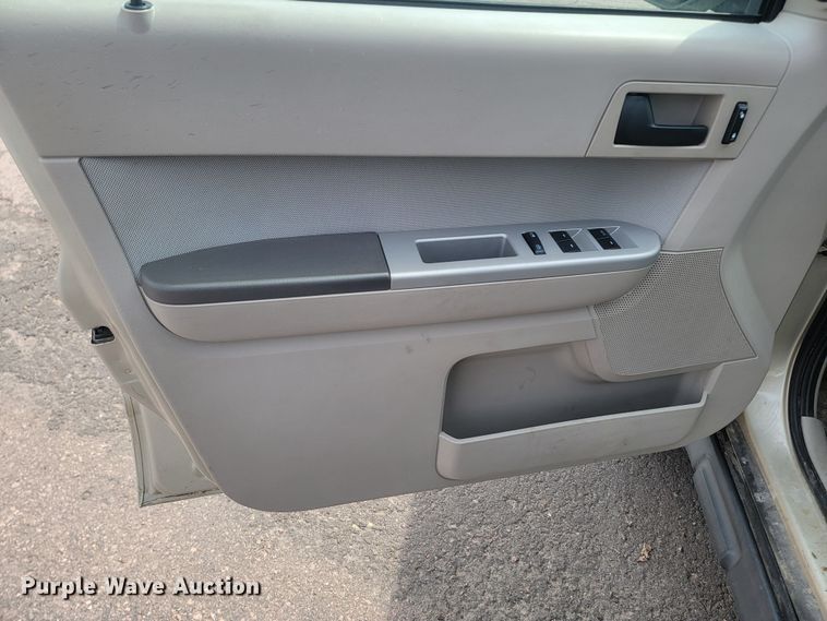 image for item ML9355 2010 Ford Escape XLT  SUV