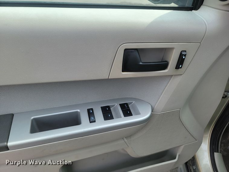 image for item ML9355 2010 Ford Escape XLT  SUV