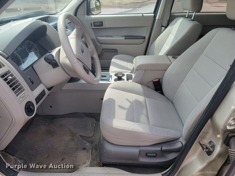 image for item ML9355 2010 Ford Escape XLT  SUV