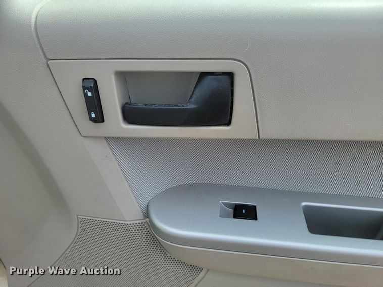 image for item ML9355 2010 Ford Escape XLT  SUV