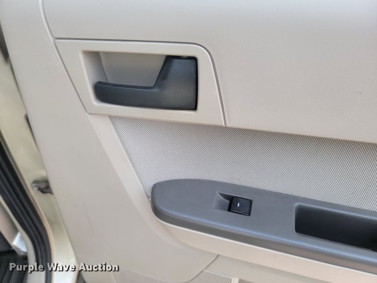 image for item ML9355 2010 Ford Escape XLT  SUV