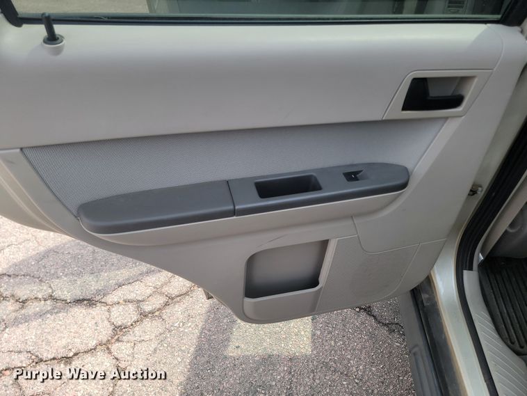 image for item ML9355 2010 Ford Escape XLT  SUV