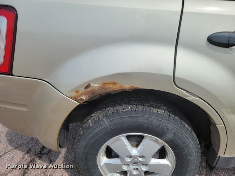 image for item ML9355 2010 Ford Escape XLT  SUV