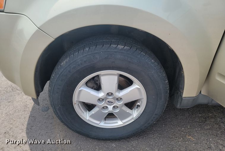 image for item ML9355 2010 Ford Escape XLT  SUV