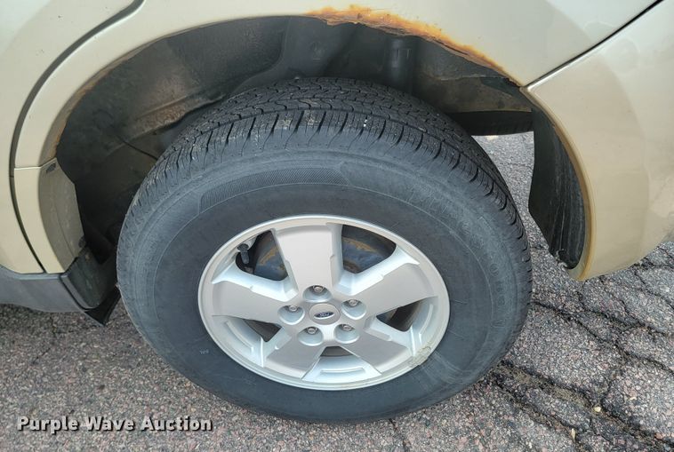 image for item ML9355 2010 Ford Escape XLT  SUV