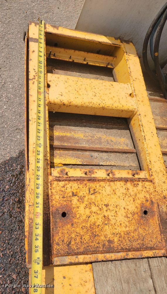 image for item ML9358 2007 Trailer King TK110HDG-543  lowboy equipment trailer