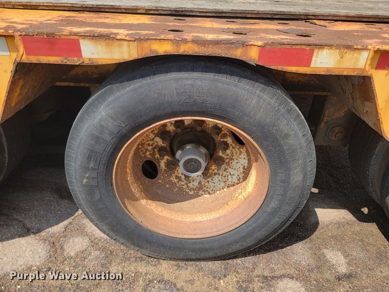 image for item ML9358 2007 Trailer King TK110HDG-543  lowboy equipment trailer