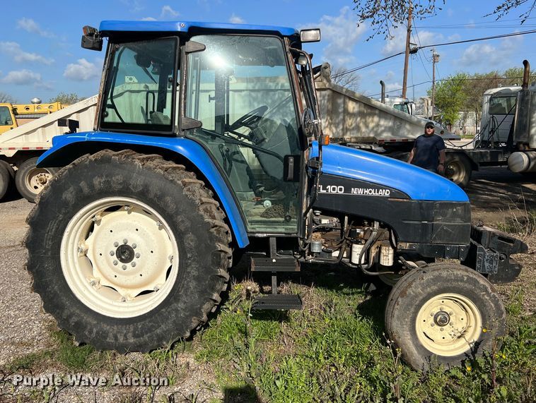 image for item MQ9873 2002 New Holland TL100  tractor