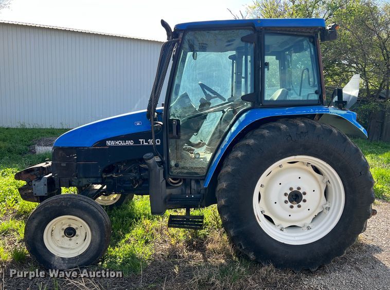image for item MQ9873 2002 New Holland TL100  tractor