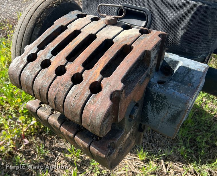 image for item MQ9873 2002 New Holland TL100  tractor