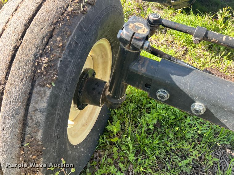 image for item MQ9873 2002 New Holland TL100  tractor