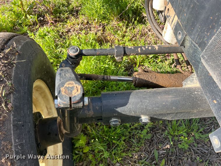 image for item MQ9873 2002 New Holland TL100  tractor