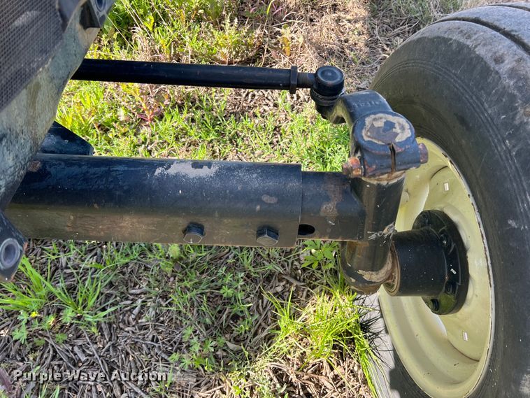 image for item MQ9873 2002 New Holland TL100  tractor