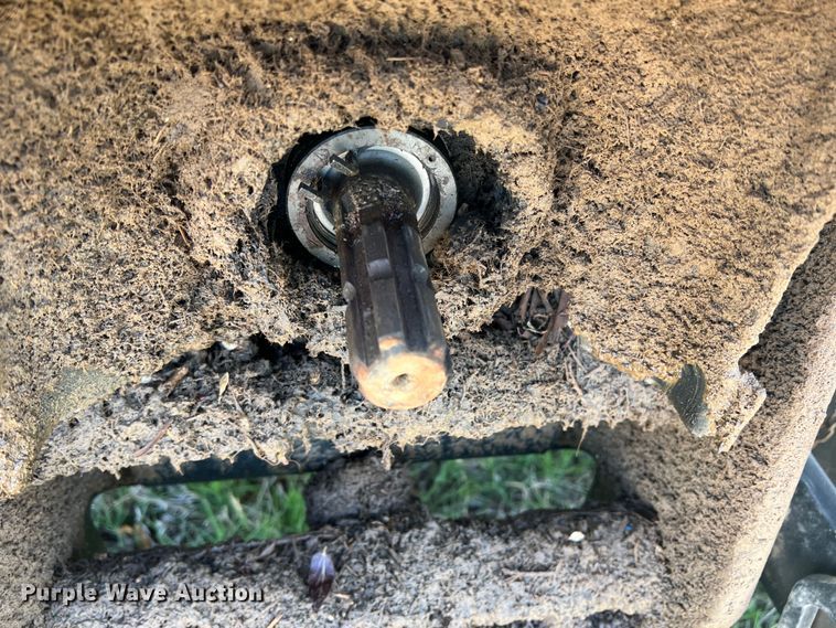 image for item MQ9873 2002 New Holland TL100  tractor