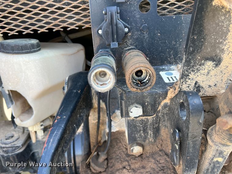 image for item MQ9873 2002 New Holland TL100  tractor