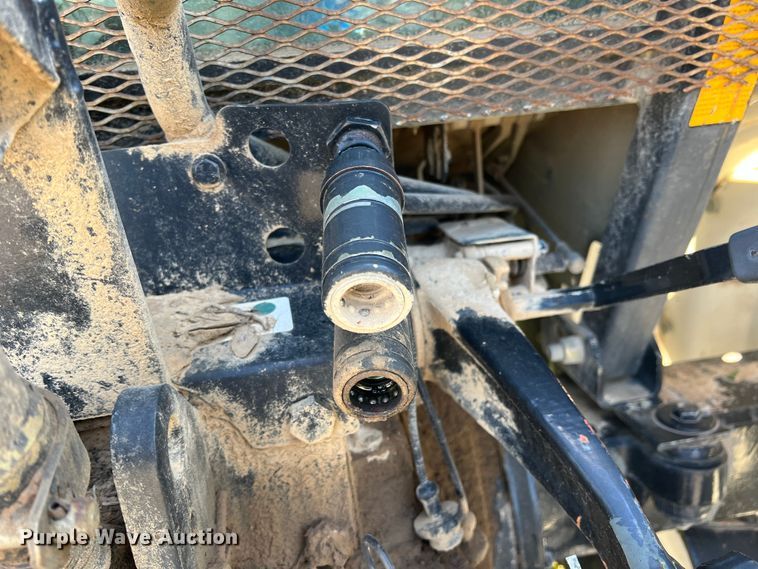 image for item MQ9873 2002 New Holland TL100  tractor