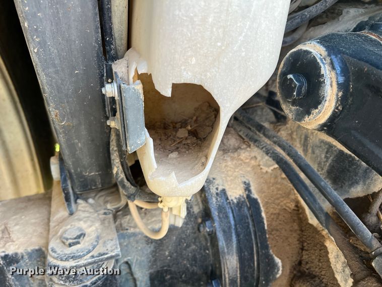 image for item MQ9873 2002 New Holland TL100  tractor