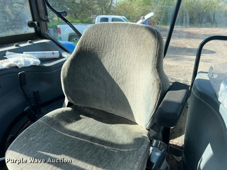 image for item MQ9873 2002 New Holland TL100  tractor