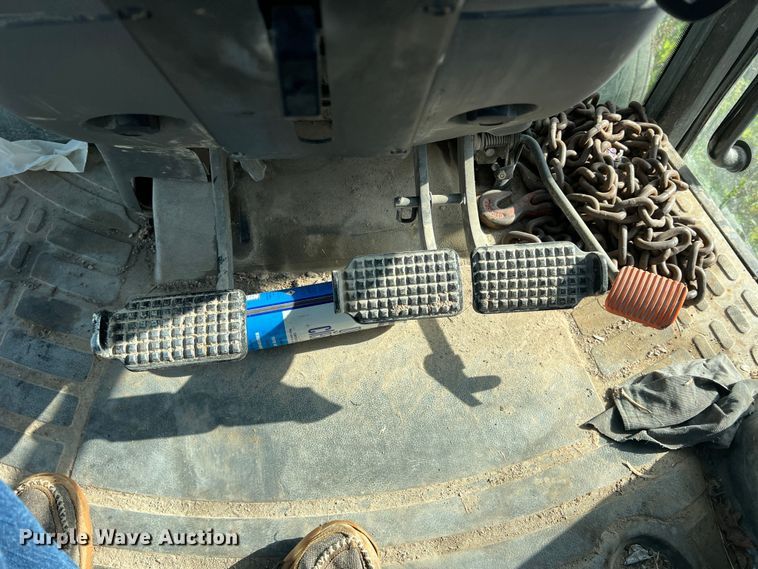 image for item MQ9873 2002 New Holland TL100  tractor