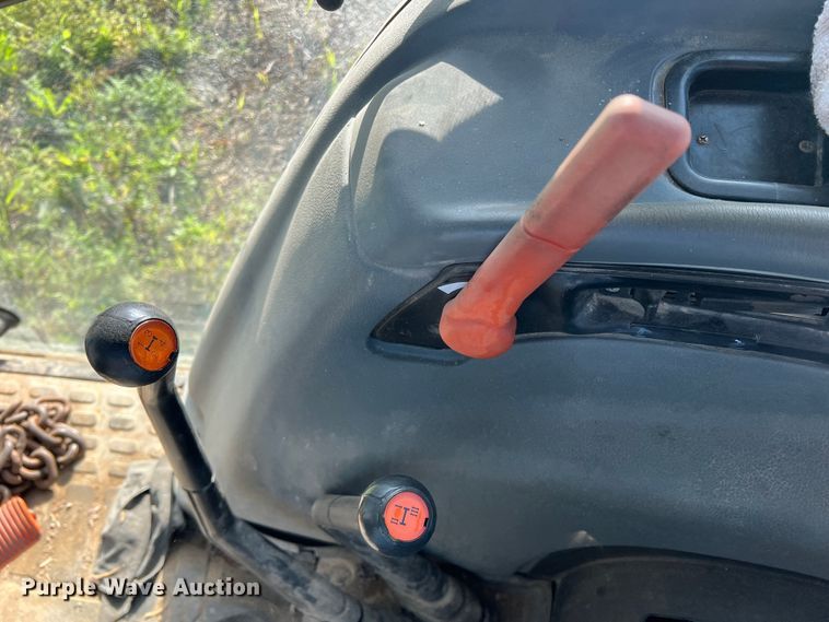 image for item MQ9873 2002 New Holland TL100  tractor