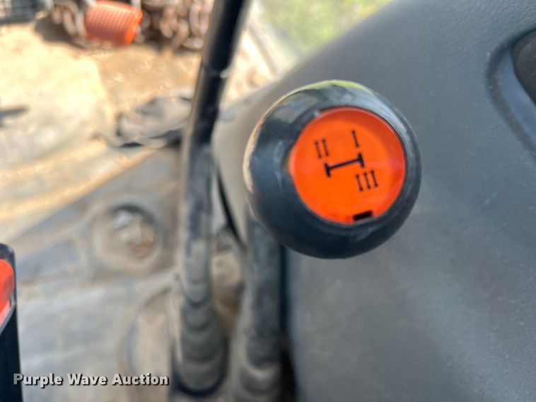 image for item MQ9873 2002 New Holland TL100  tractor