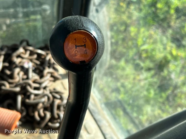 image for item MQ9873 2002 New Holland TL100  tractor