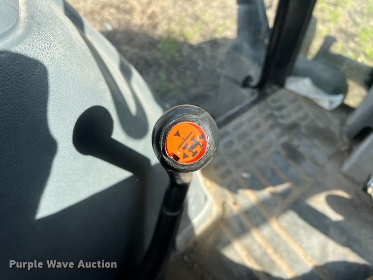 image for item MQ9873 2002 New Holland TL100  tractor