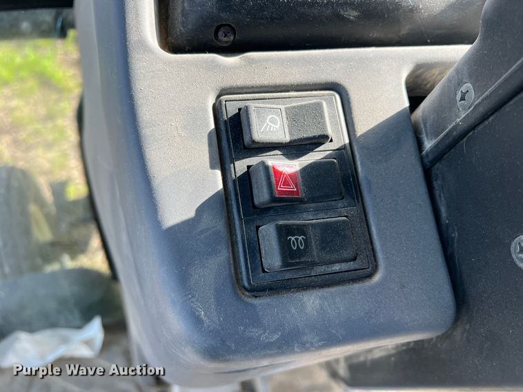 image for item MQ9873 2002 New Holland TL100  tractor