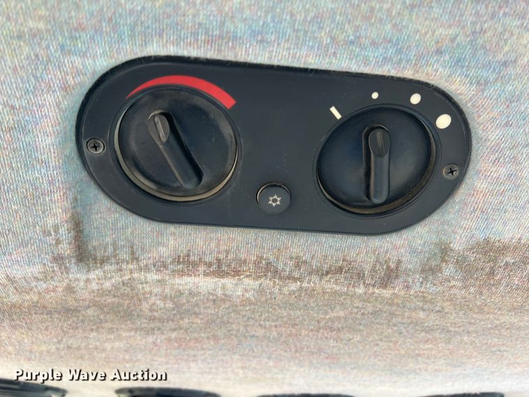 image for item MQ9873 2002 New Holland TL100  tractor