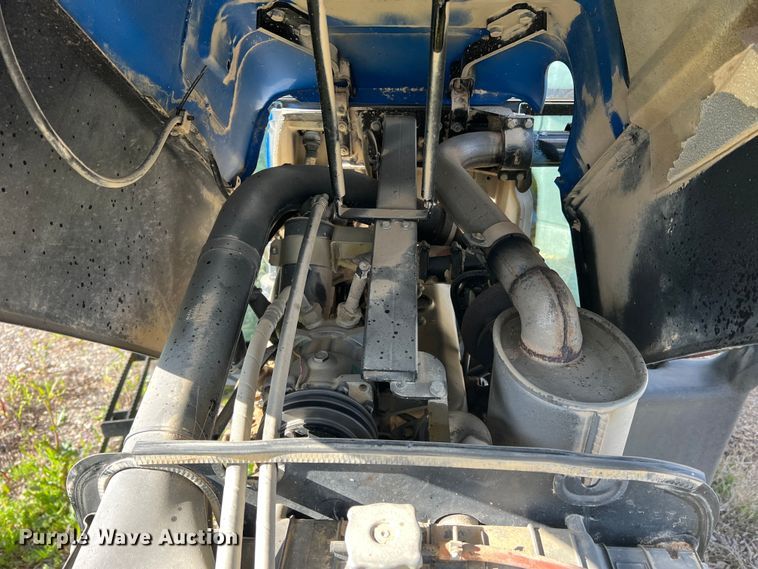 image for item MQ9873 2002 New Holland TL100  tractor