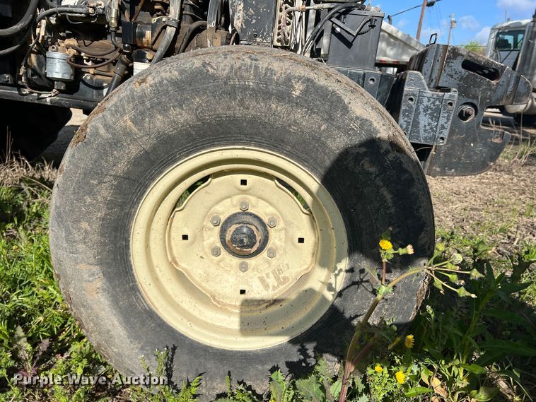 image for item MQ9873 2002 New Holland TL100  tractor