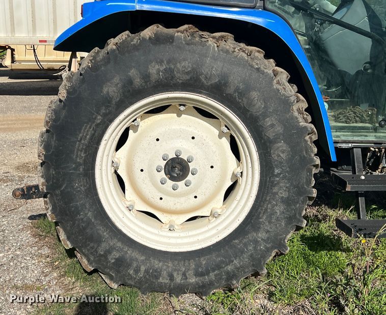 image for item MQ9873 2002 New Holland TL100  tractor