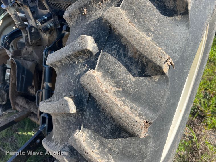 image for item MQ9873 2002 New Holland TL100  tractor