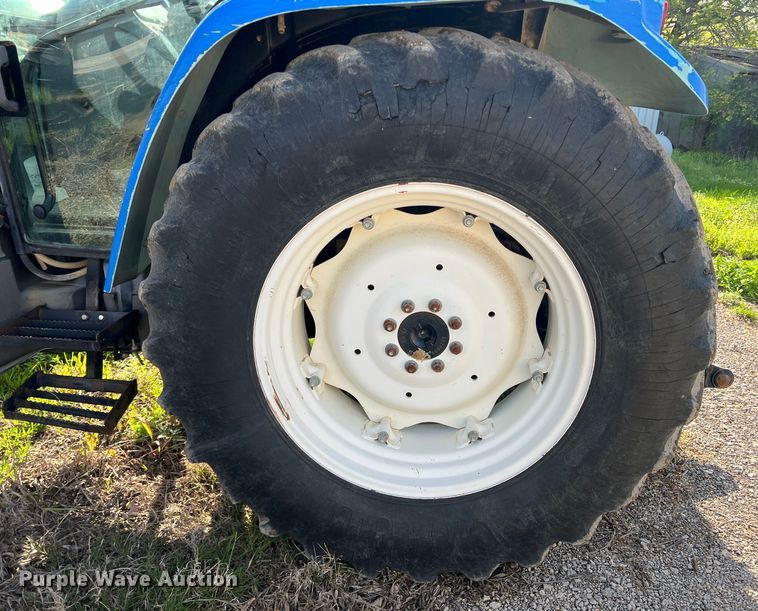 image for item MQ9873 2002 New Holland TL100  tractor