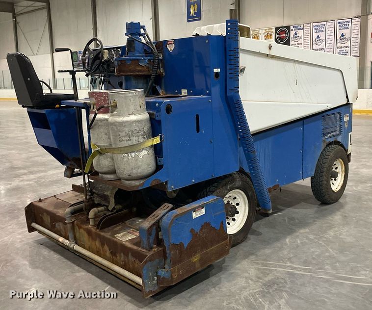 Zamboni 520 ice resurfacer in Wichita, KS Item MS9665 sold Purple Wave