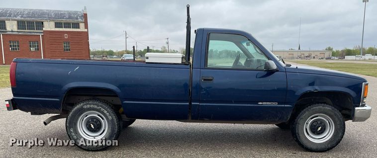 image for item MS9683 2000 Chevrolet C2500  pickup truck