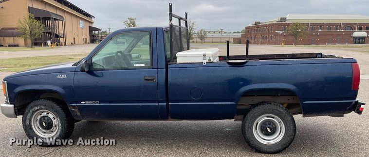image for item MS9683 2000 Chevrolet C2500  pickup truck