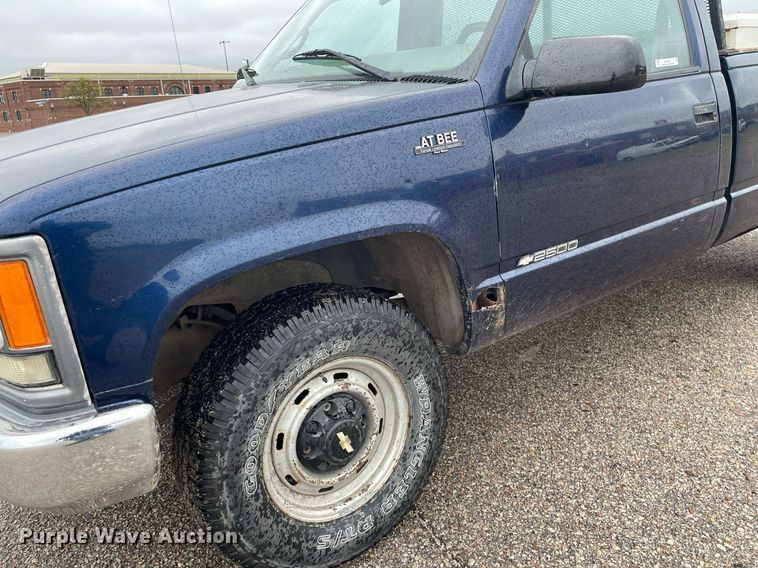 image for item MS9683 2000 Chevrolet C2500  pickup truck