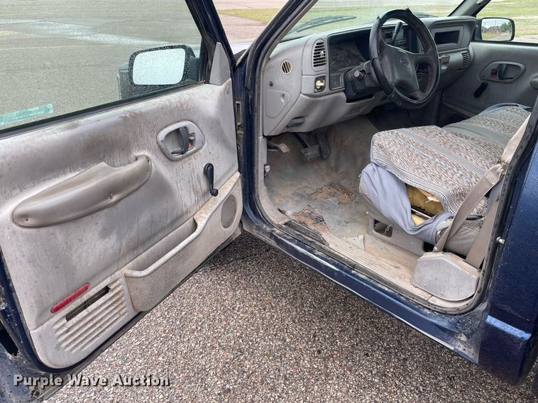 image for item MS9683 2000 Chevrolet C2500  pickup truck