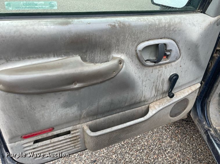 image for item MS9683 2000 Chevrolet C2500  pickup truck