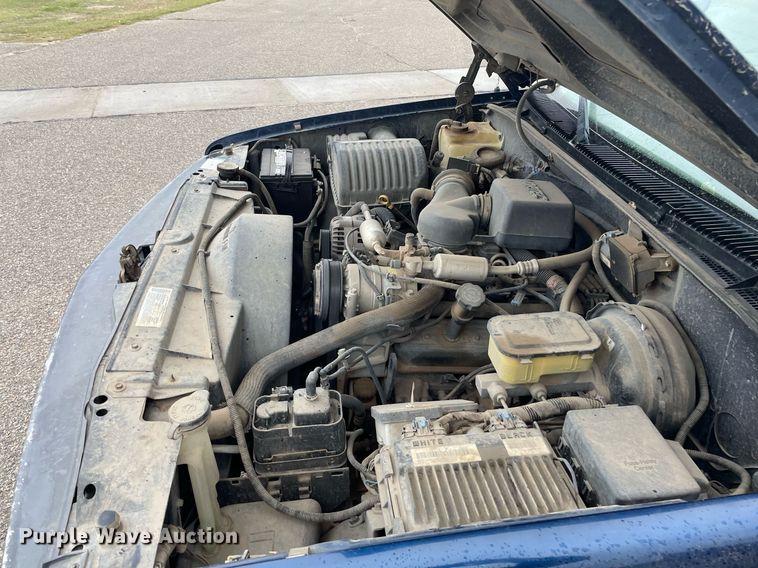 image for item MS9683 2000 Chevrolet C2500  pickup truck