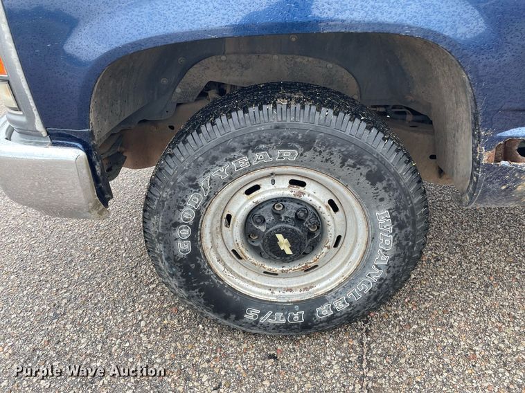 image for item MS9683 2000 Chevrolet C2500  pickup truck