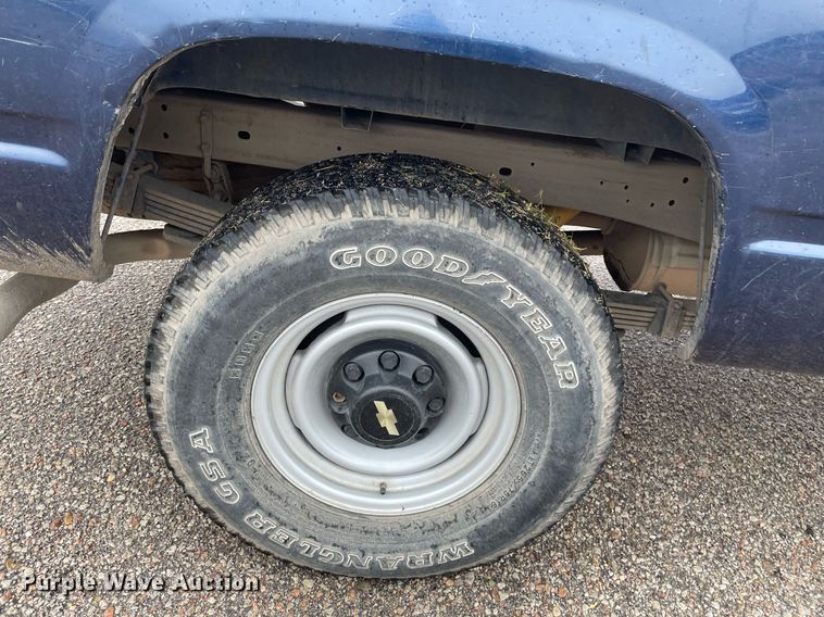 image for item MS9683 2000 Chevrolet C2500  pickup truck