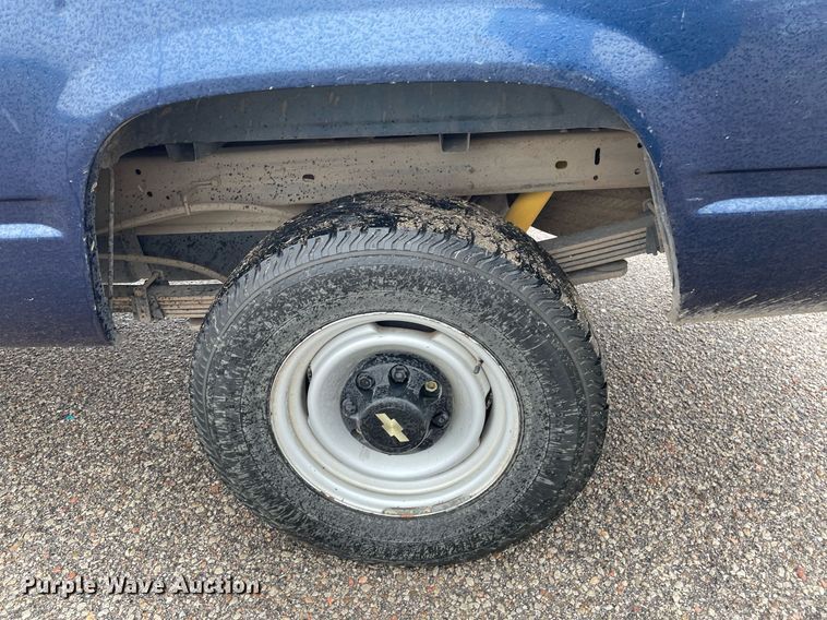 image for item MS9683 2000 Chevrolet C2500  pickup truck