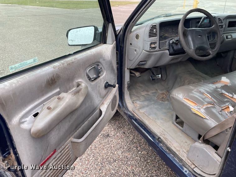 image for item MS9685 2000 Chevrolet C2500  pickup truck